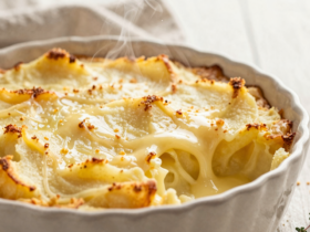 Picadinho de Forno Cremoso com Purê de Batata