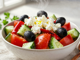 Salada Shopska: A Essência Refrescante da Bulgária