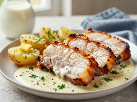 Stegt Flæsk med Persillesovs: O Prato Nacional da Dinamarca