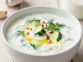 Tarator: Sopa Fria Búlgara de Iogurte e Pepino