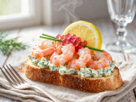 Toast Skagen: O Clássico Aperitivo Sueco de Camarão 24 Toast Skagen: O Clássico Aperitivo Sueco de Camarão