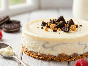 Cheesecake Viral de Iogurte com Biscoito (A Receita que Dominou a Internet)