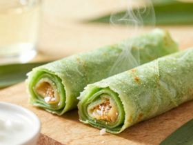 Dadar Gulung: Panqueca Verde Indonésia com Recheio Cremoso de Coco e Açúcar de Palma