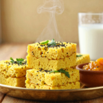 Dhokla: O Pãozinho Esponjoso e Saudável de Gujarat