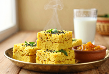 Dhokla: O Pãozinho Esponjoso e Saudável de Gujarat