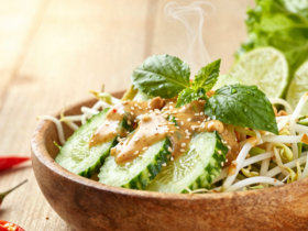 Karedok: Salada Crua Indonésia com Molho de Amendoim Picante