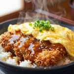 Katsudon Clássico: Tigela Japonesa de Porco Empanado com Ovo e Molho Umami
