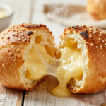 Pão de Queijo Mineiro Tradicional: Crocante por Fora e Macio por Dentro