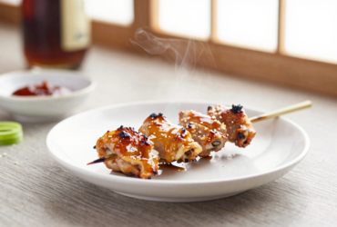 Yakitori Clássico: Espetinhos Japoneses de Frango Grelhado