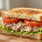 Sanduíche de Atum Cremoso: Receita Fácil, Saudável e Perfeita para um Lanche Rápido