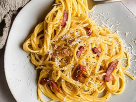 Easy 6-Ingredient Spaghetti Carbonara Recipe 6 Espaguete a carbonara com apenas 6 ingredientes