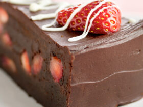Strawberry Chocolate Truffle Cake 9 Bolo Trufado de Morango