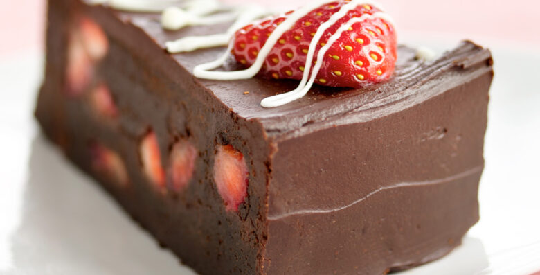 Strawberry Chocolate Truffle Cake 1 Bolo Trufado de Morango