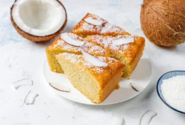 Bolo de fubá com coco