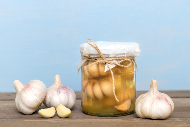 Preserved Garlic in Olive Oil 1 Conserva de alho