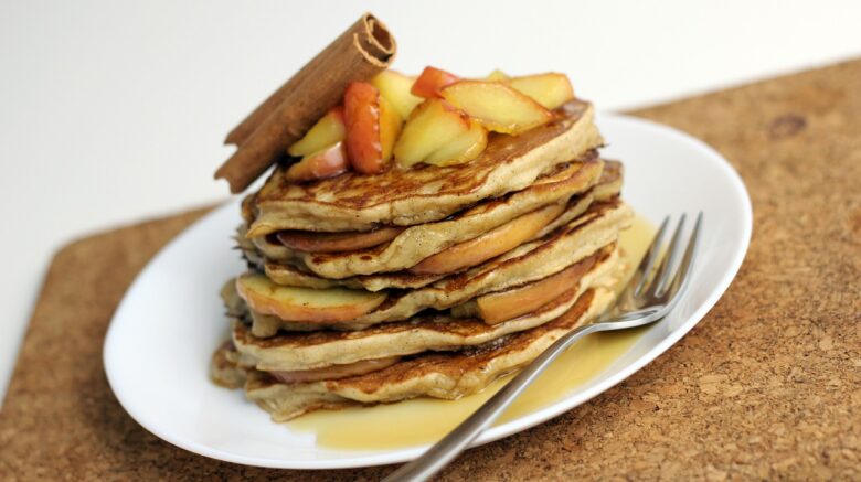 Apple Cinnamon Pancakes 1 Panqueca de maçã e canela