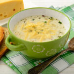 Sopa de batata com queijo