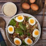 arroz com lentilha e ovos cozidos