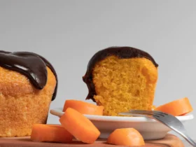 Bolo de cenoura no microondas