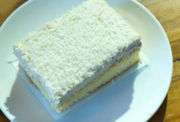 Bolo de coco cremoso
