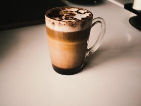 Café com chocolate branco