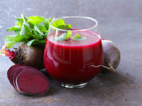 Red Detox Juice for a Lighter You 12 Suco vermelho para desinchar