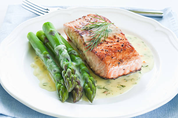Salmão ao molho de limão e alho