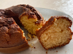 Bolo de parmesão ralado
