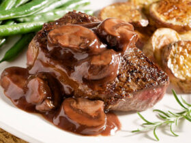 Beef with Madeira Sauce: The Perfect Gourmet Recipe 15 Carne ao molho madeira: experimente e se apaixone por essa combinação incrível