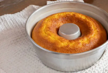Aprenda a fazer o melhor bolo de milho verde de lata que você já provou