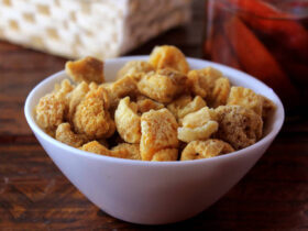 The Easiest Way to Make Crispy Pork Rinds (Torresmo) 15 A forma mais fácil de fazer torresmo, aprenda a preparar na panela de pressão