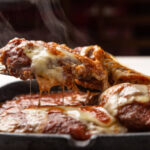 A receita de parmegiana que deixará seus convidados de queixo caído