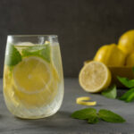 Aprenda a fazer uma água saborizada refrescante