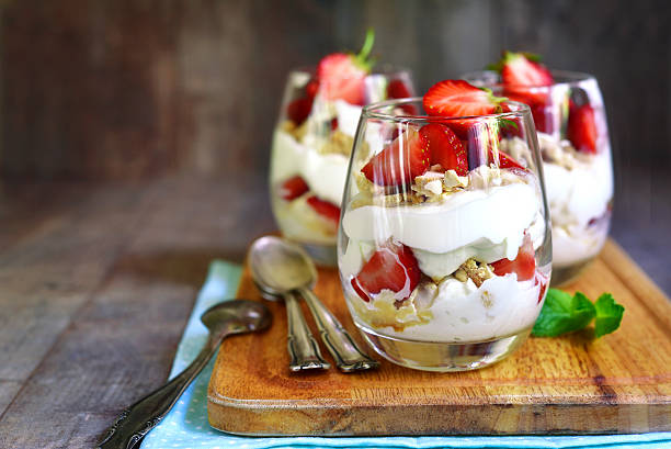 Easy Strawberry Meringue Recipe 1 Aprenda a preparar de forma muito fácil, o saboroso merengue de morango