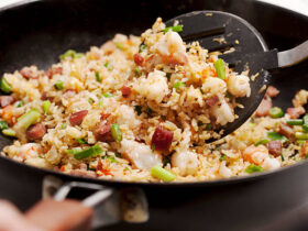 Bacon Fried Rice: An Upgrade to Your Basic Side Dish 9 Arroz frito com bacon, um arroz nada básico