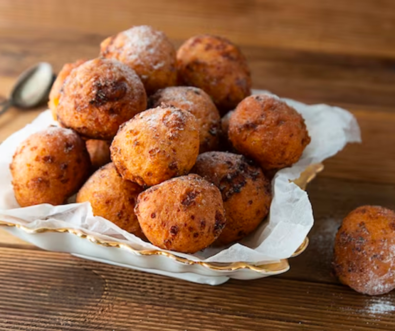 Chocolate Chip Bolinho de Chuva: The Ultimate Brazilian Donut Hole 1 Bolinho de chuva com gotas de chocolate, a receita de milhões