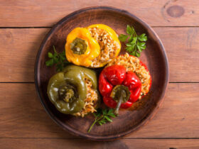 Best Stuffed Bell Peppers Recipe with Ground Beef & Rice 6 Hoje tem pimentão recheado no almoço, pega essa dica saborosa