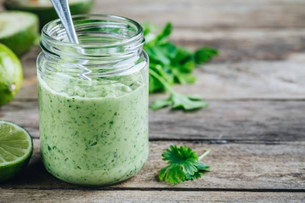 Restaurant-Style Avocado Green Mayo: A Simple Homemade Recipe 1 Maionese verde de abacate igual de restaurante, aprenda a fazer
