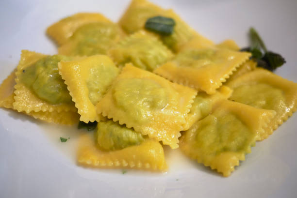 Homemade Spinach and Ricotta Ravioli Recipe 1 Maravilhosa receita de ravióli de queijo e espinafre