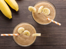 Peanut Banana Milkshake: The Delicious Drink You Need to Try! 6 Milk shake de amendoim com banana, a bebida que você precisa conhecer