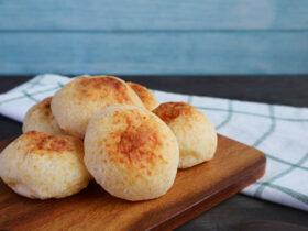 The Coziest Afternoon Snack: Easy Tapioca Rolls Recipe 15 Seu chá da tarde ainda mais aconchegante com esse pãozinho de tapioca