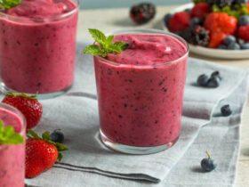 Refreshing Mixed Berry Smoothie for a Sweet Afternoon 9 Smoothie de frutas vermelhas para adoçar e refrescar sua tarde