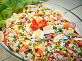 Have Leftover Rice? Make This Incredible Cold Rice Salad 9 Sobrou arroz cozido? Faça essa incrível salada de arroz