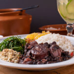 Veja essa receita de feijoada light, e saiba como fazer uma feijoada mais básica