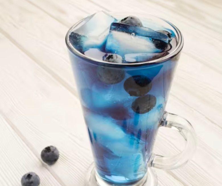 The Perfect Saturday Night Drink: Blueberry Cocktail Recipe 1 A bebida ideal para o seu sábado a noite: Blueberry drink. Experimente essa receita