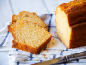 Cozy Lemon Ricotta Cake: The Perfect Breakfast Treat 12 Bolo de ricota com limão, para deixar seu café da manhã mais aconchegante ainda