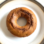 Bolo de tâmaras mel feito na air fryer. Experimente essa delícia