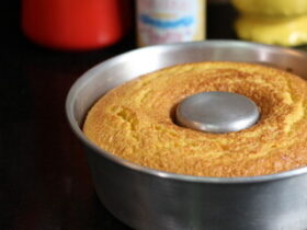Easy Brazilian Sweet Cassava Starch Cake Recipe (Fluffy) 9 Bolo fofinho de polvilho doce, saiba como preparar essa delícia