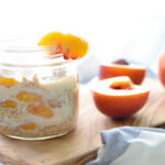 Experimente esse maravilhoso overnight oats com pêssego