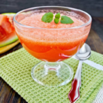Inove com esse delicioso e refrescante mousse de melancia